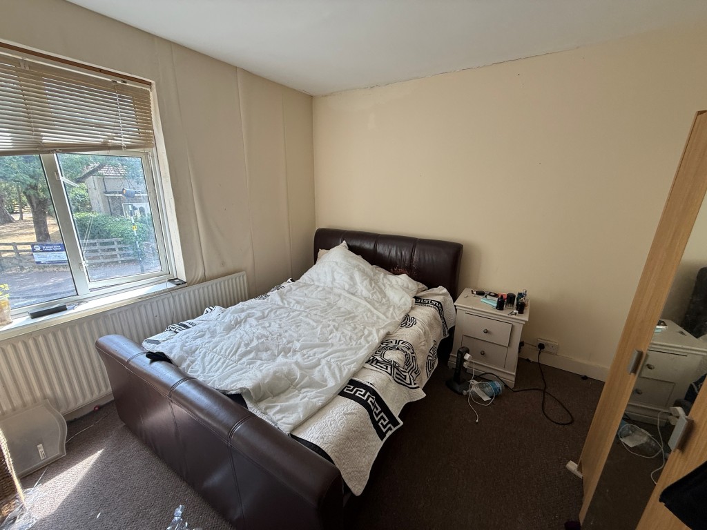 Lot: 221 - END-TERRACE HOUSE FOR REPAIR - Bedroom 1